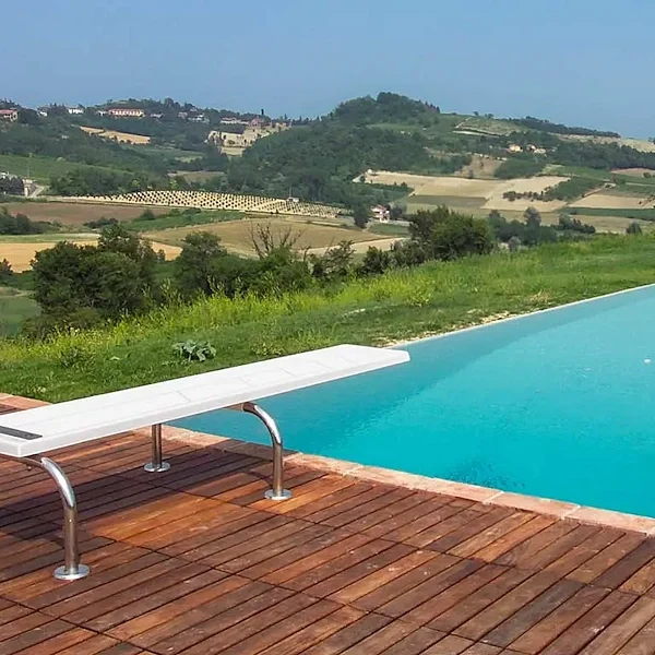 trampolini-piscina-main